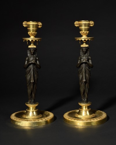 Attribués à Friedrich Bergenfeldt - Paire de bougeoirs aux égyptiennes - Luminaires Style Empire