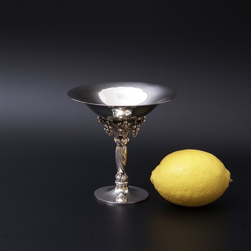 Grape Silver Bowl by Georg Jensen (1866-1935) - Antique Silver Style Art Déco
