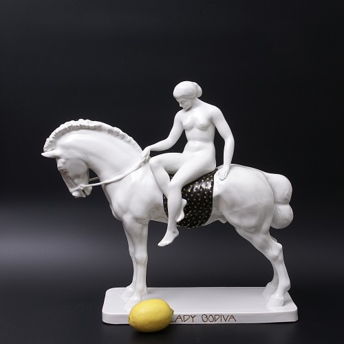 Céramiques, Porcelaines  - Lady Godiva, groupe en porcelaine d'après un modèle d'Anton Grath (1881-1956)