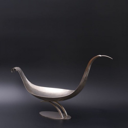 XXe siècle - Grande coupe "oiseau" en laiton nickelé de Franz Hagenauer