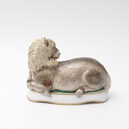 Céramiques, Porcelaines  - Rare cheval allongé en porcelaine de Meissen, modèle de Max ESSER 1925