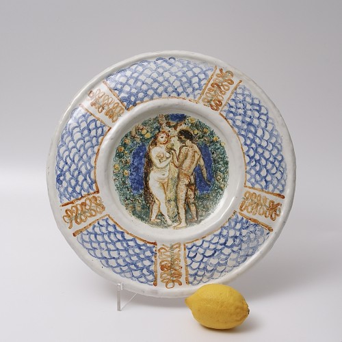 Céramiques, Porcelaines  - "Adam et Eve" grand plat en faïence de Maurice Savin (1894-1973)