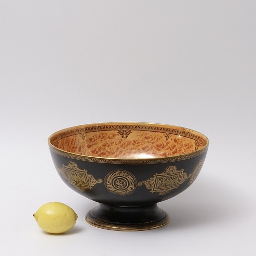 20th century - Wedgwood Art-deco Celtic Ornaments Bowl, decor by Daisy Makeig-Jones