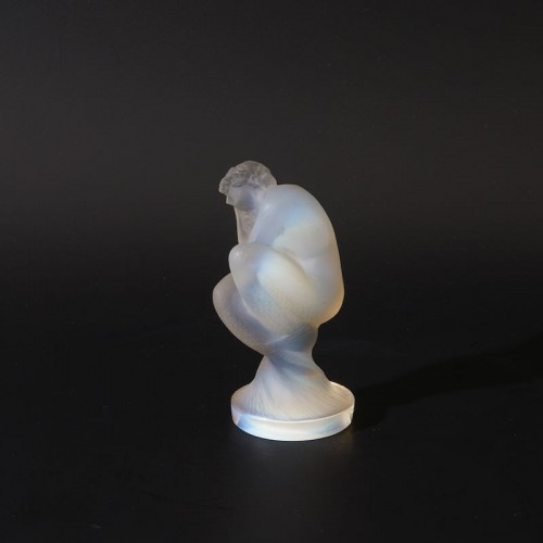 20th century - René Lalique - &quot;Sirène&quot; Opalescent Moulded Pressed Glass Statuette 