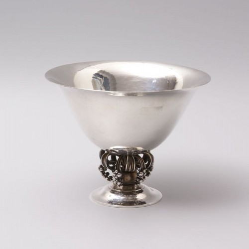 XXe siècle - Coupe sur pied de Harald Nielsen en argent 925 martelé de Georg Jensen