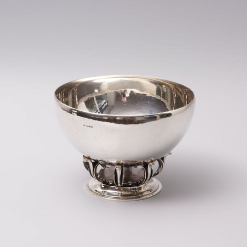 Footed Sterling Silver Bowl designed by Gustav Pedersen for Georg Jensen - Antique Silver Style Art Déco