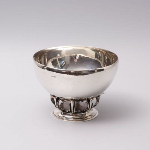 Coupe sur pied de Gustav Pedersen en argent 925 martelé de Georg Jensen - Argenterie et Orfèvrerie Style Art Déco