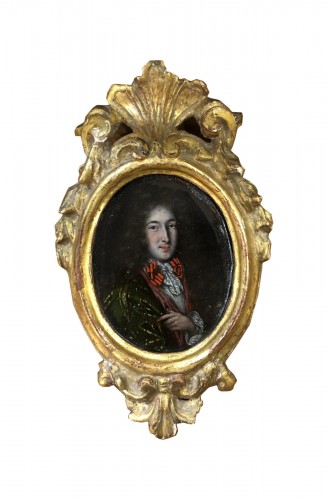 Portrait miniature ovale d'un jeune homme fin du 17e siècle