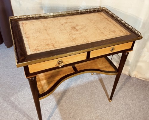 Mobilier Table & Guéridon - Table à écrire Louis XVI estampillée Jean-Francois LELEU