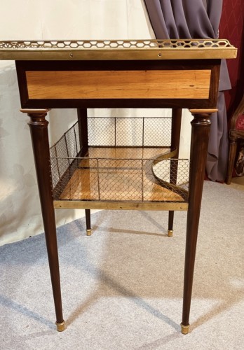 Antiquités - Table à écrire Louis XVI estampillée Jean-Francois LELEU