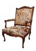 Fauteuil Régence du en bois naturel sculpté