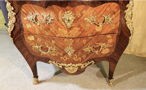 Commode Louis XV estampillée WATTELIN - Mobilier Style Louis XV