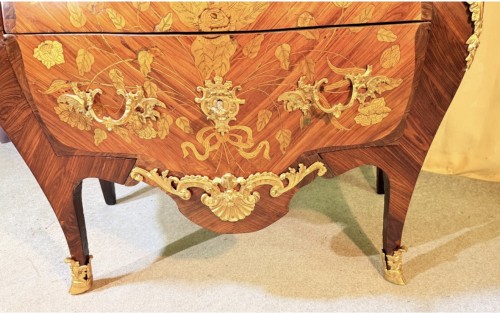 XVIIIe siècle - Commode Louis XV estampillée WATTELIN