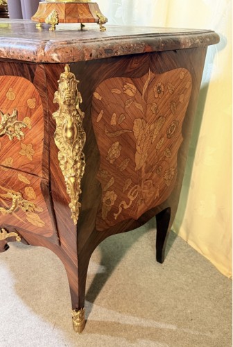 Louis XV - Commode Louis XV estampillée WATTELIN