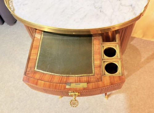 Mobilier Table & Guéridon - Chiffonnière estampillée F. LESAGE 