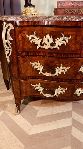 Commode Louis XV estampillée MONDON - Mobilier Style Louis XV