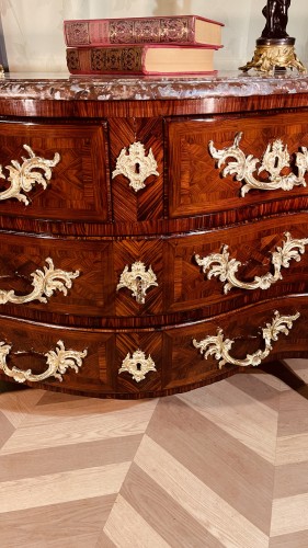 Mobilier Commode - Commode Louis XV estampillée MONDON