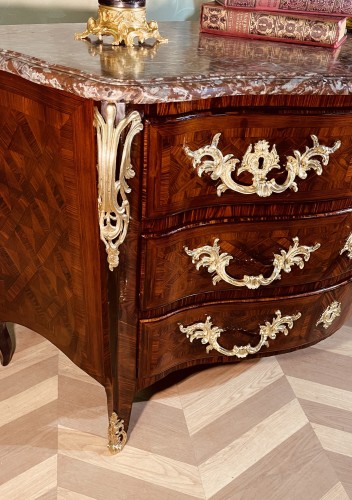 Antiquités - Commode Louis XV estampillée MONDON