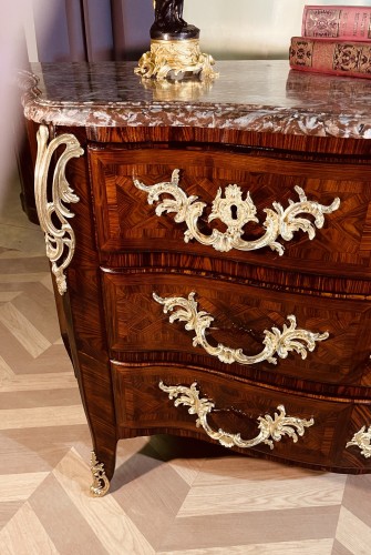 Antiquités - Commode Louis XV estampillée MONDON