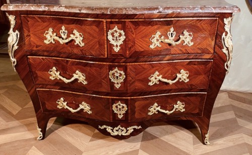 Mobilier Commode - Commode Louis XV estampillée L. BOUDIN
