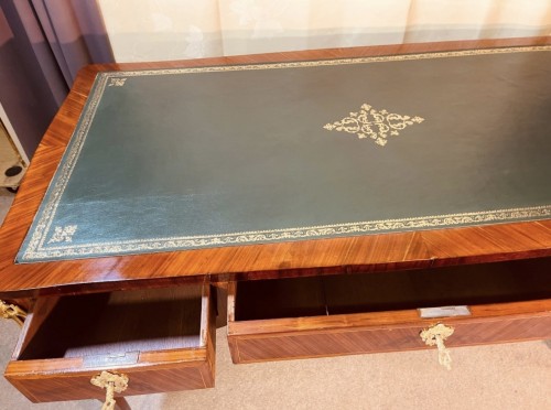 XVIIIe siècle - Grand bureau plat Louis XV