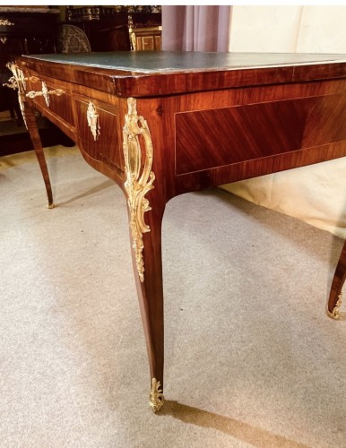 Antiquités - Grand bureau plat Louis XV