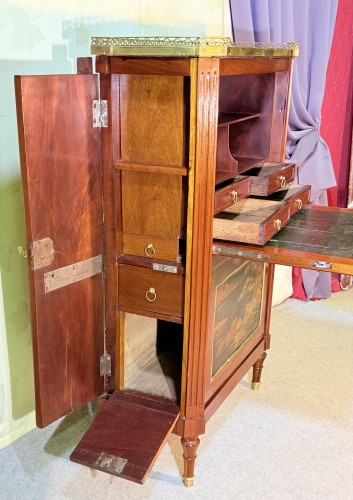 Mobilier Bureau et Secrétaire - Secrétaire à système Louis XVI stampillé G. DESTER
