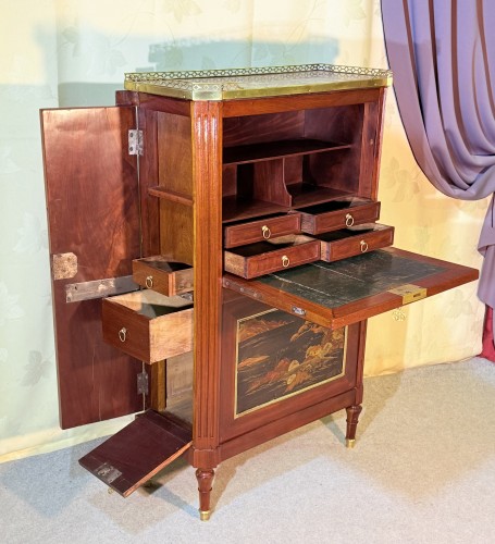 Antiquités - Secrétaire à système Louis XVI stampillé G. DESTER