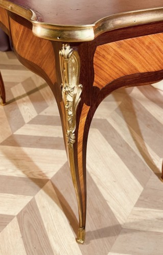 Antiquités - Table à écrire signée BEURDELEY (1808-1882)