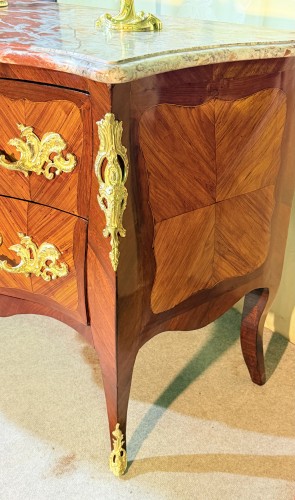 Antiquités - Louis XV commode