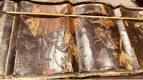 Coffret SUSSE Frères , en cuir gaufré  à décor de singes et scarabées - Napoléon III
