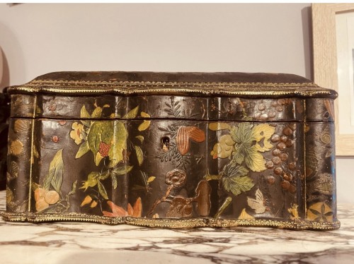 Napoléon III - Coffret SUSSE Frères , en cuir gaufré  à décor de singes et scarabées