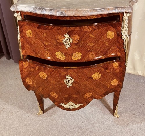 Mobilier Commode - Petite commode d'entre deux Louis XV