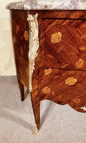 Petite commode d'entre deux Louis XV - Louis XV