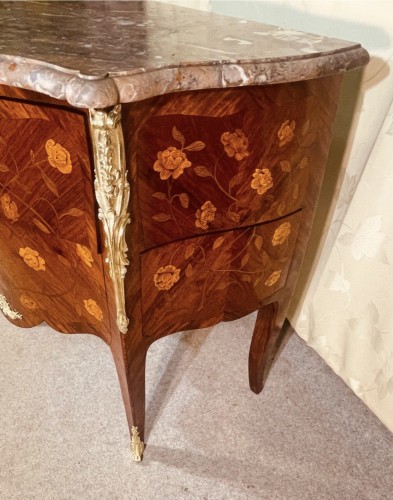 Louis XV - Petite commode d'entre deux Louis XV