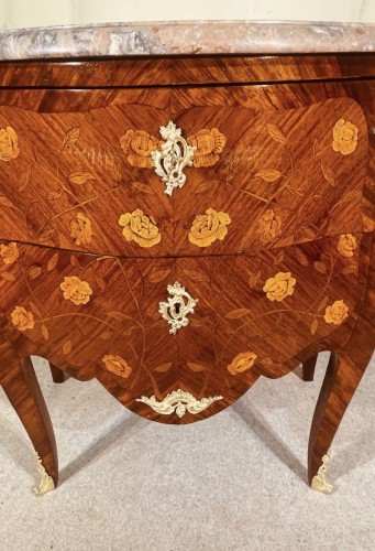 Antiquités - Petite commode d'entre deux Louis XV