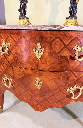 Commode Louis XV galbée - Galerie Leroy