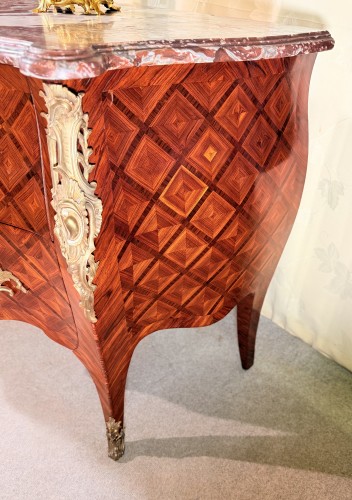 Louis XV - Commode Louis XV galbée