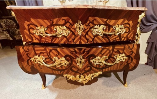 Commode Louis XV estampillée BVRB - Mobilier Style Louis XV