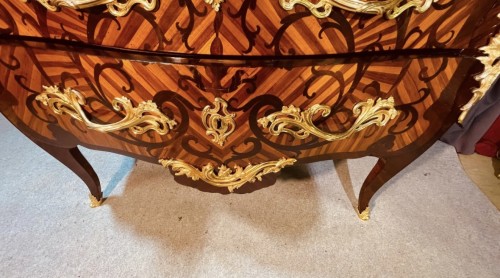Mobilier Commode - Commode Louis XV estampillée BVRB