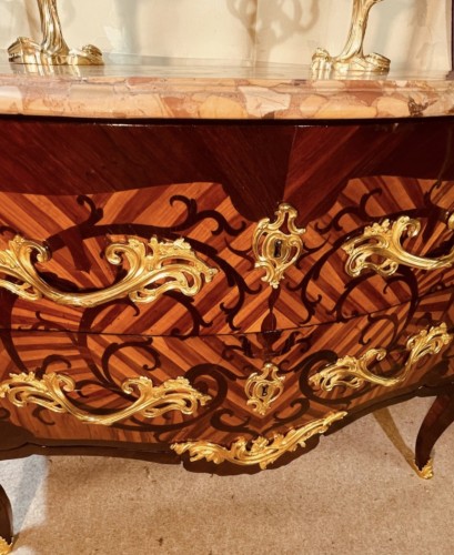 Commode Louis XV estampillée BVRB - Galerie Leroy