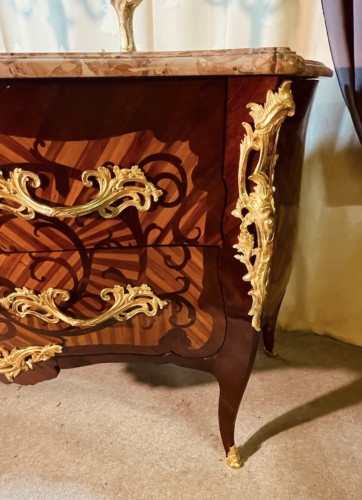 XVIIIe siècle - Commode Louis XV estampillée BVRB