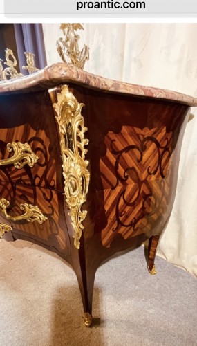 Antiquités - Commode Louis XV estampillée BVRB