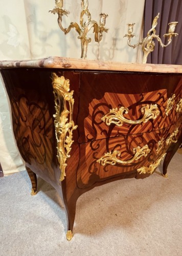 Antiquités - Commode Louis XV estampillée BVRB