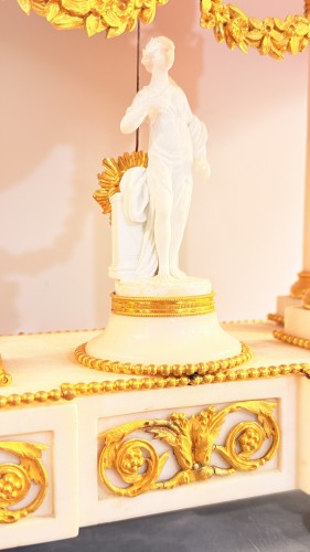 XVIIIe siècle - Pendule Louis XVI signée SCHMIT