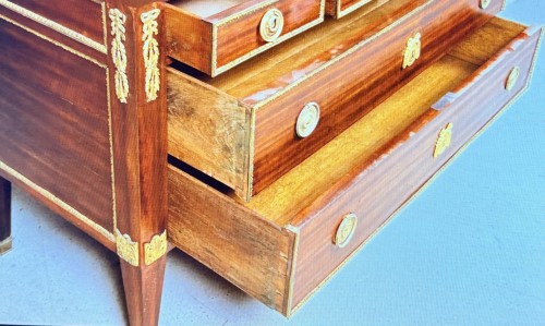 Mobilier Commode - Commode Louis XVI Estampillée RVLC