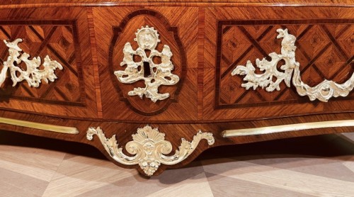 Régence Commode with crowned “R” bronzes, circa 1740 - French Regence