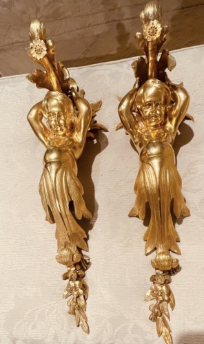 Antiquités - Pair of wall sconces in gilt bronze, late 19th century.