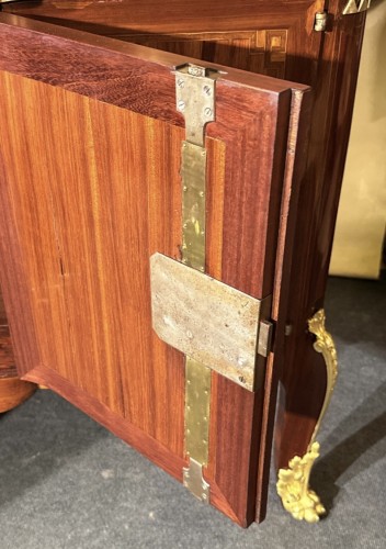 XVIIIe siècle - Commode Transition estampillée J.F. DUBUT 