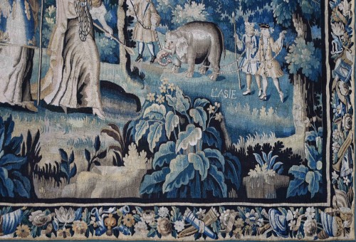 17th century - Aubusson Tapestry - The Story Of “the Elephant And The Rope On Its Leg” 